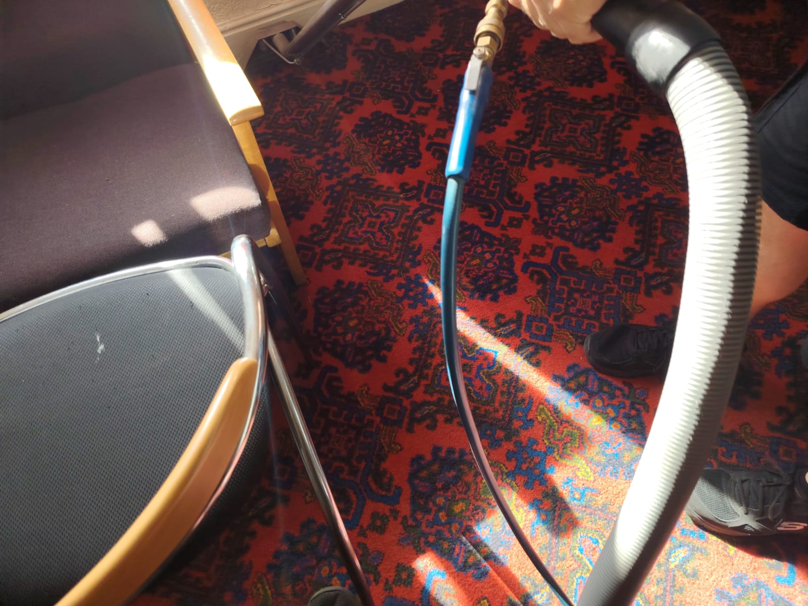 Carpet cleaning before and after photo 3